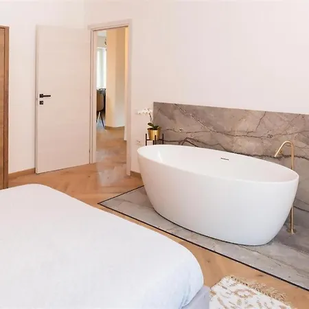 Apartament Destiny 5 *